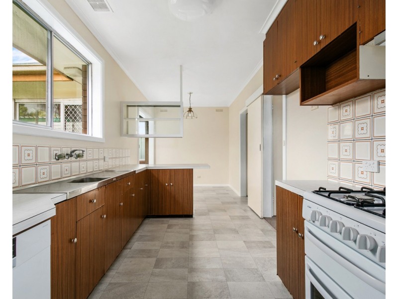 4 Helen Crescent, Sale VIC 3850