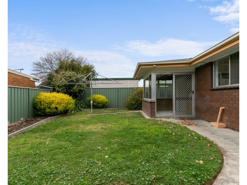 4 Helen Crescent, Sale VIC 3850