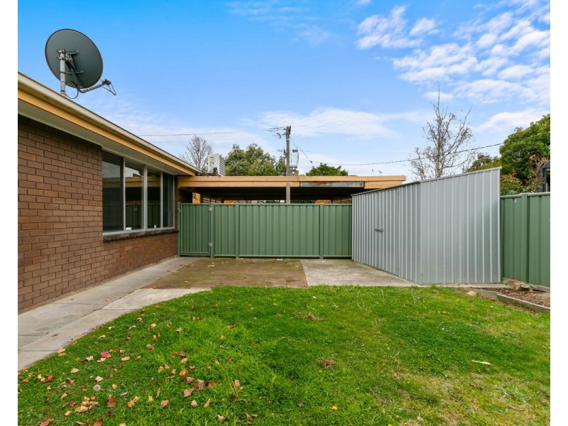 4 Helen Crescent, Sale VIC 3850