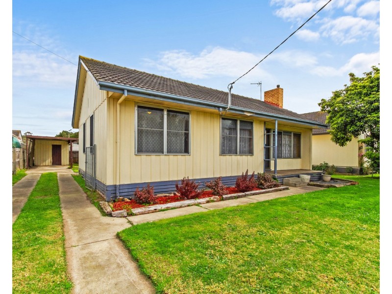 16 Overend Crescent, Sale VIC 3850