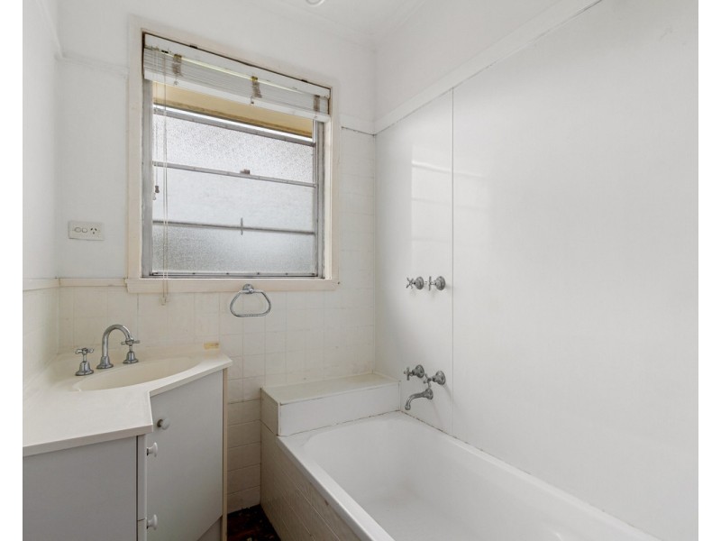 16 Overend Crescent, Sale VIC 3850