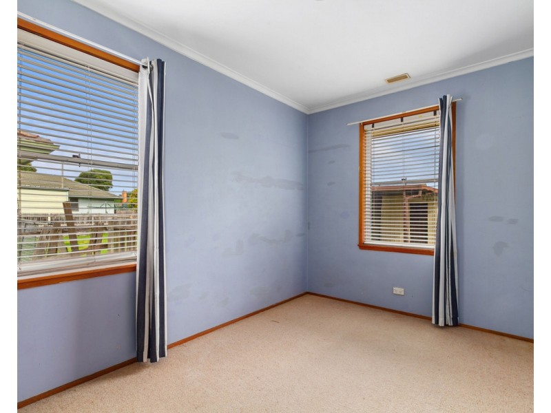 16 Overend Crescent, Sale VIC 3850