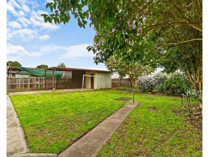 16 Overend Crescent, Sale VIC 3850