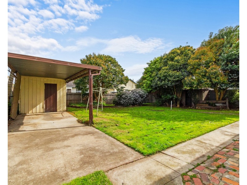 16 Overend Crescent, Sale VIC 3850