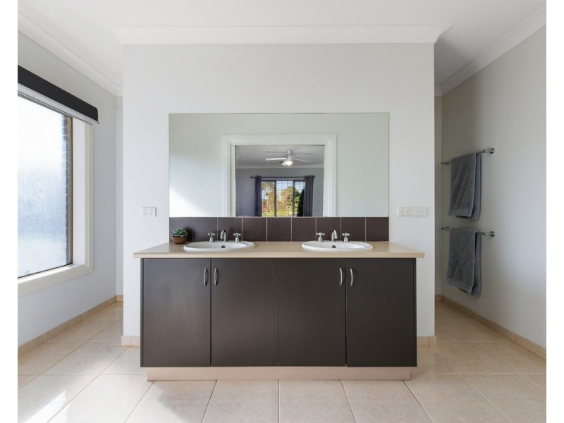 1 Sarah Court, Wurruk VIC 3850