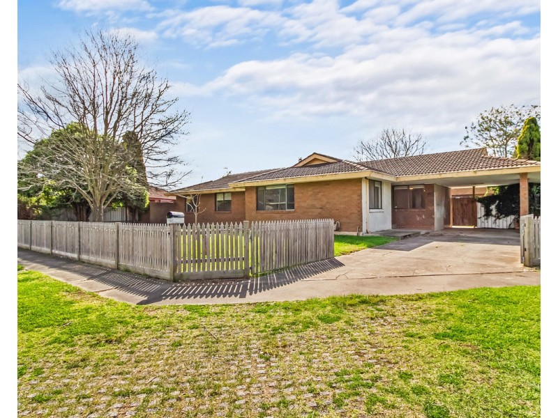 5 Tambar Court, Sale VIC 3850