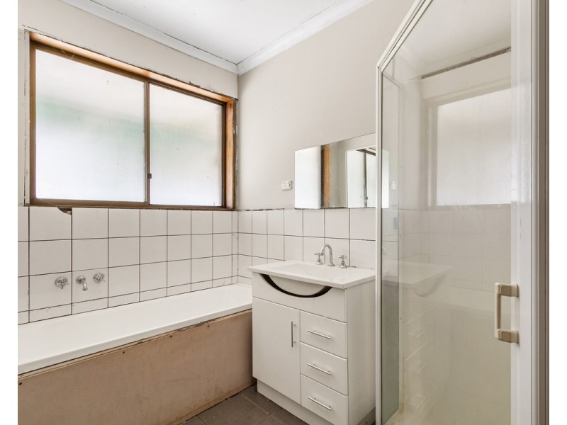 5 Tambar Court, Sale VIC 3850