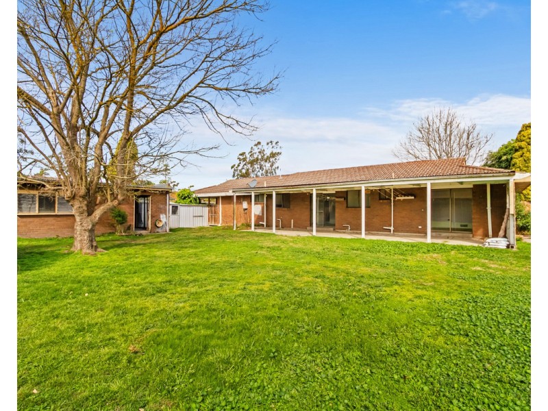 5 Tambar Court, Sale VIC 3850