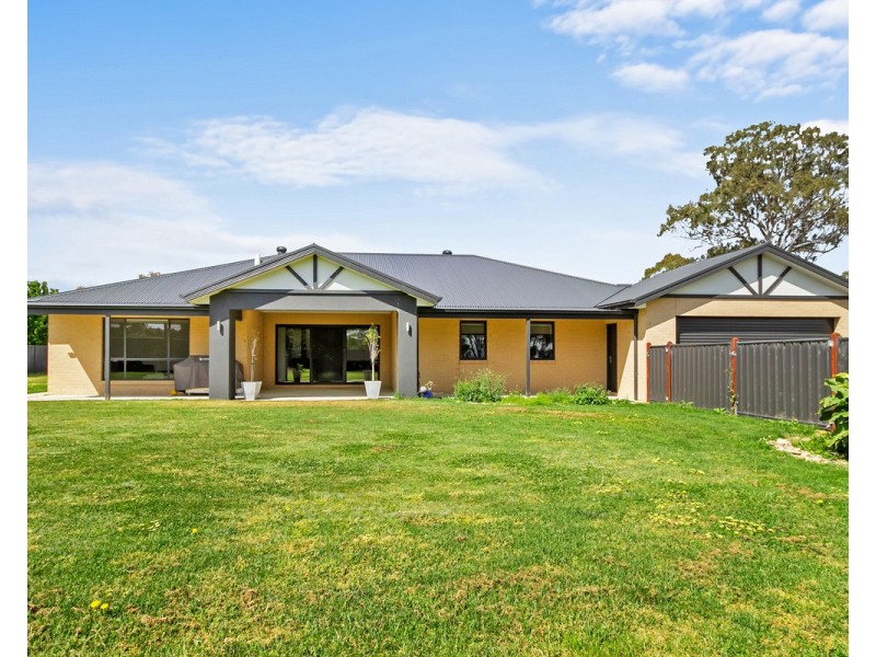 157 Sandy Creek Road, Maffra VIC 3860