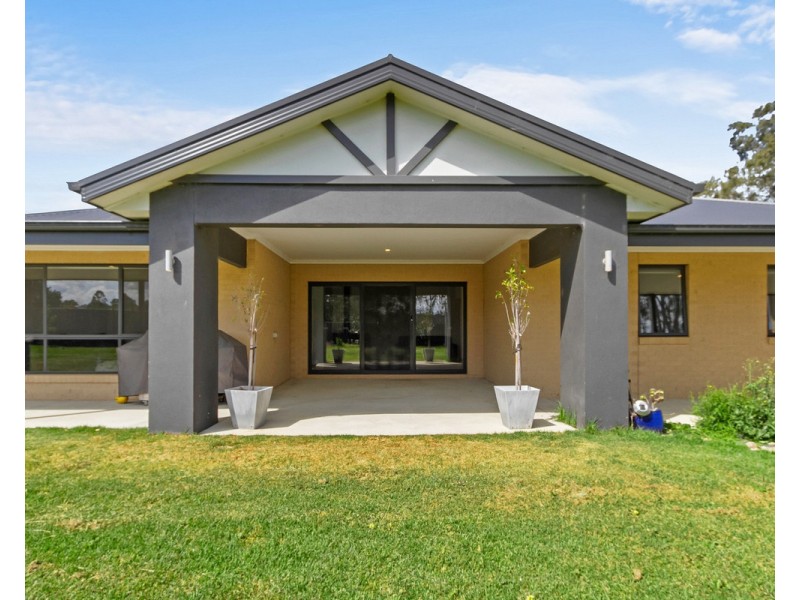 157 Sandy Creek Road, Maffra VIC 3860