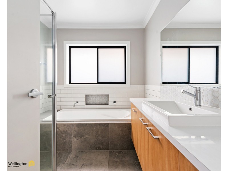 20 Swan Lake Drive, Sale VIC 3850