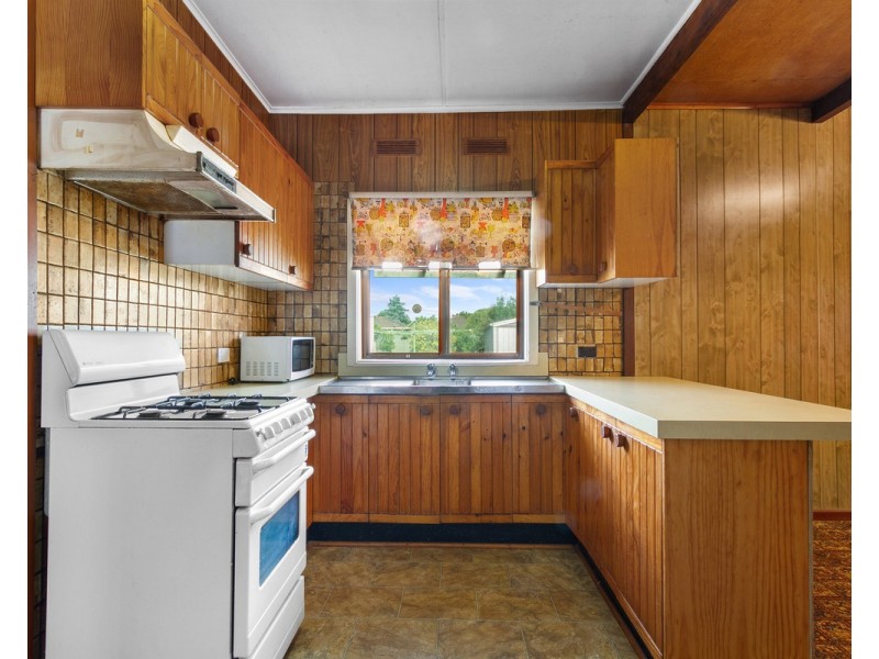 5 Valentine Crescent, Sale VIC 3850