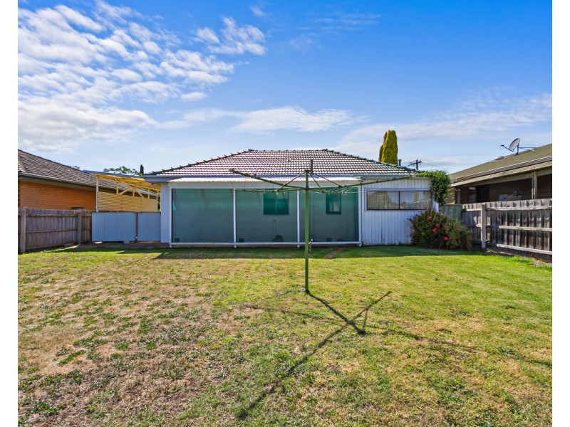 5 Valentine Crescent, Sale VIC 3850