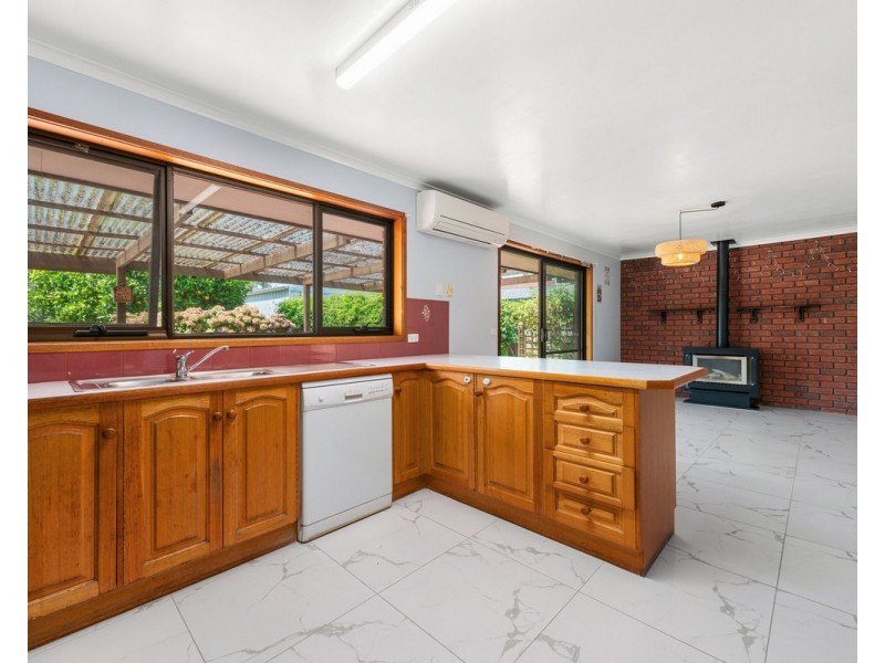 24 Helen Crescent, Sale VIC 3850