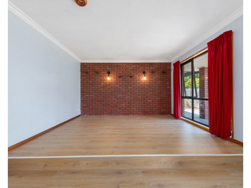 24 Helen Crescent, Sale VIC 3850