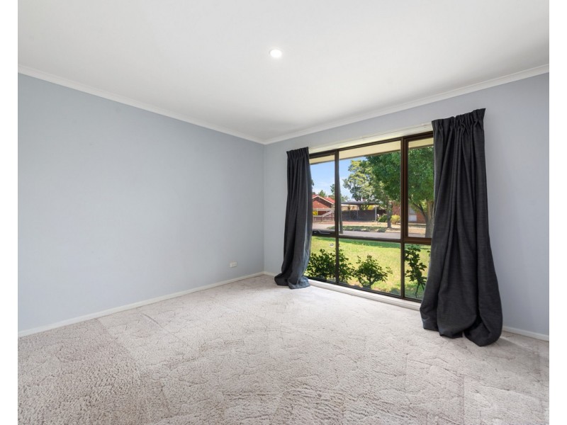24 Helen Crescent, Sale VIC 3850