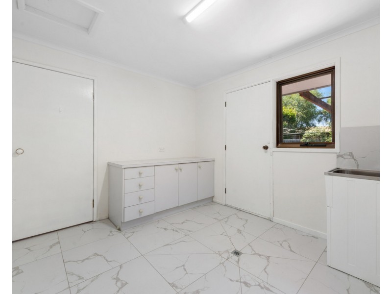 24 Helen Crescent, Sale VIC 3850