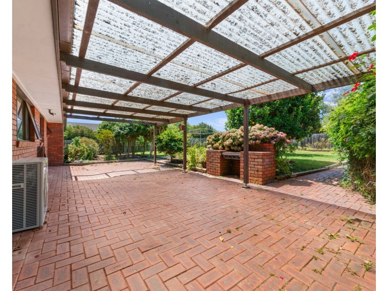 24 Helen Crescent, Sale VIC 3850