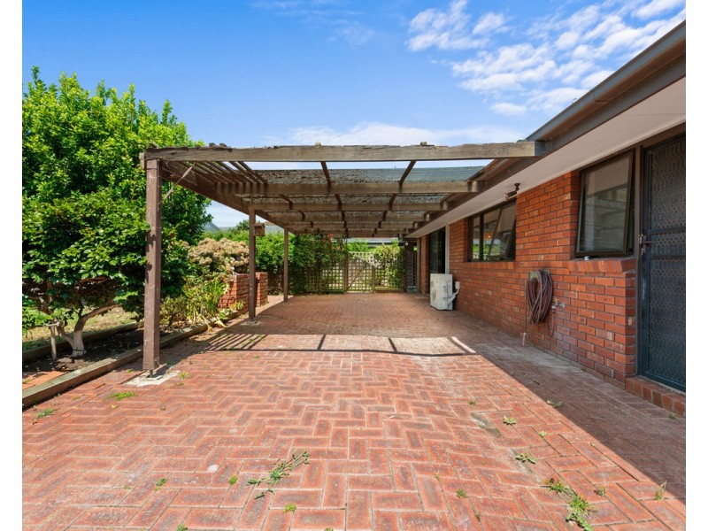 24 Helen Crescent, Sale VIC 3850