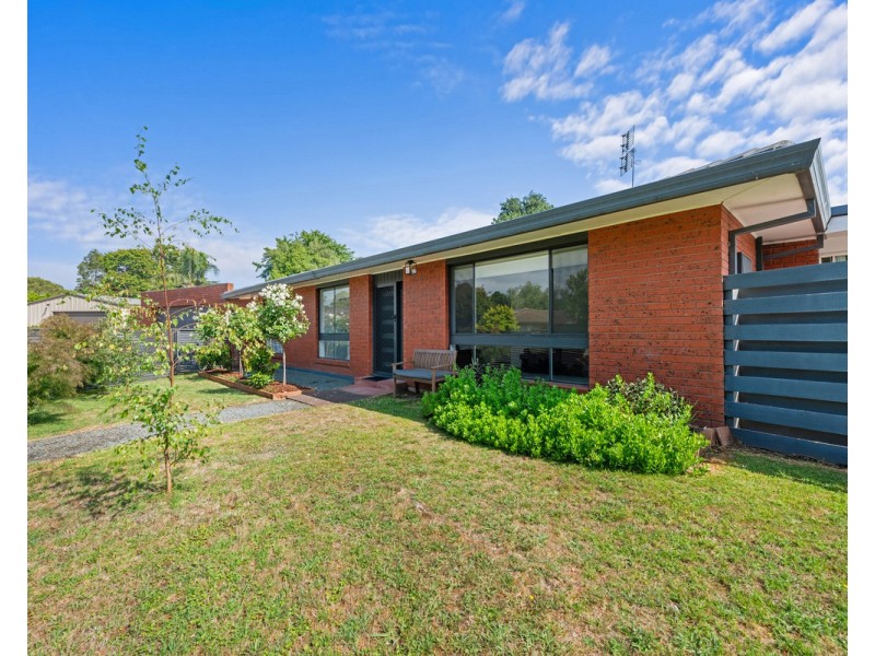 24 Frances Court, Sale VIC 3850