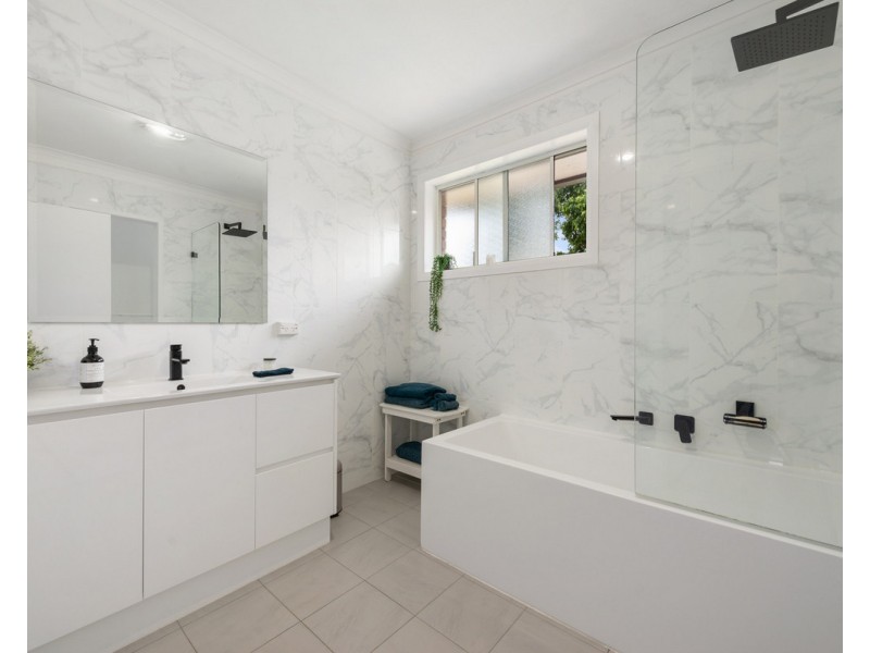 24 Frances Court, Sale VIC 3850