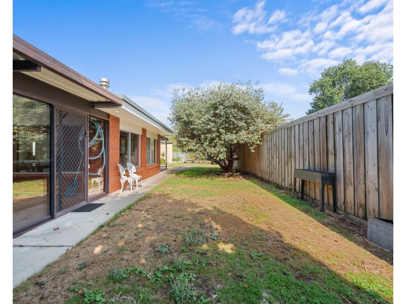 24 Frances Court, Sale VIC 3850
