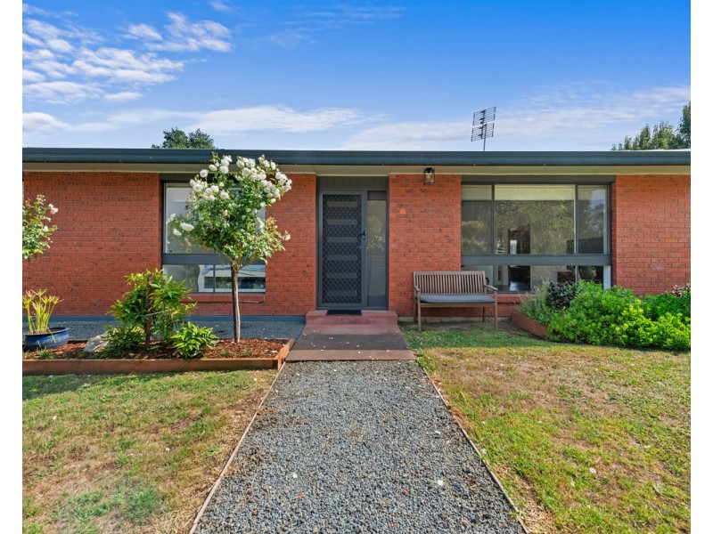 24 Frances Court, Sale VIC 3850