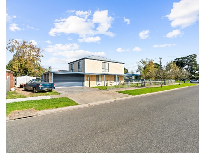 2 Greenaway Court, Sale VIC 3850