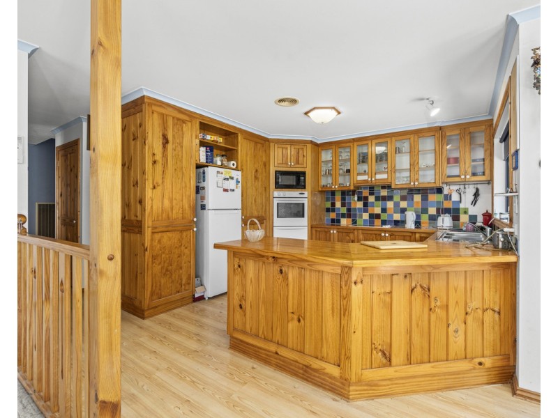 2 Greenaway Court, Sale VIC 3850