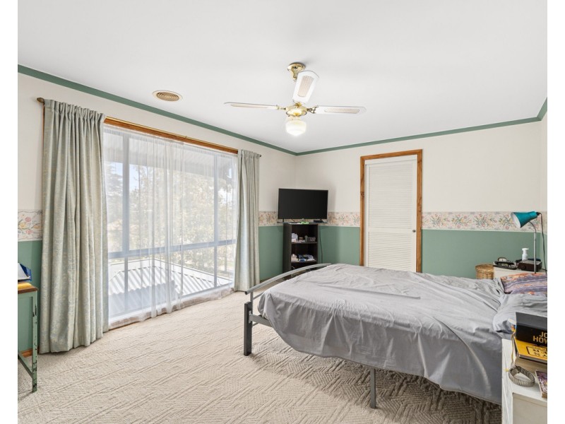 2 Greenaway Court, Sale VIC 3850