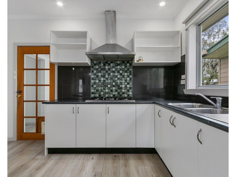 16 Dawson Street, Stratford VIC 3862