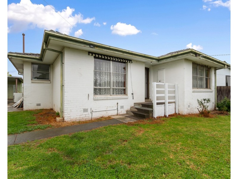24 Weir Street, Sale VIC 3850