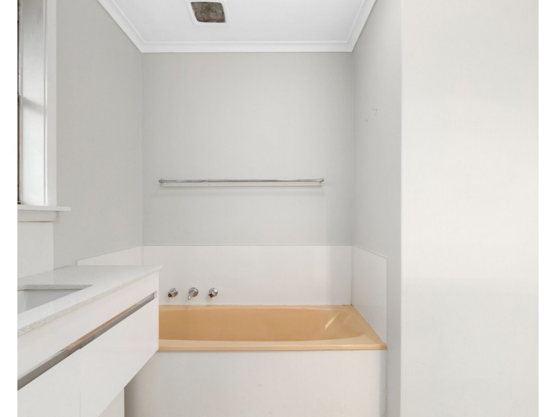 24 Weir Street, Sale VIC 3850