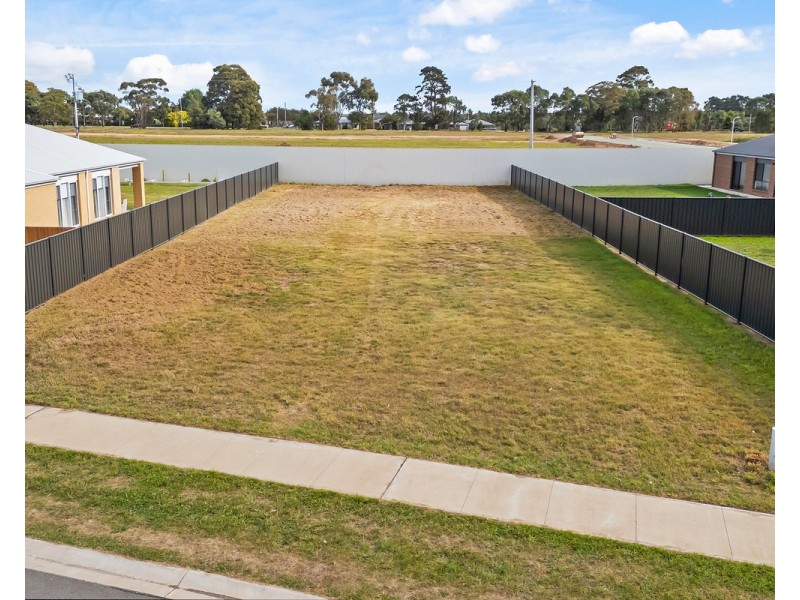 21 Elliman Crescent, Sale VIC 3850