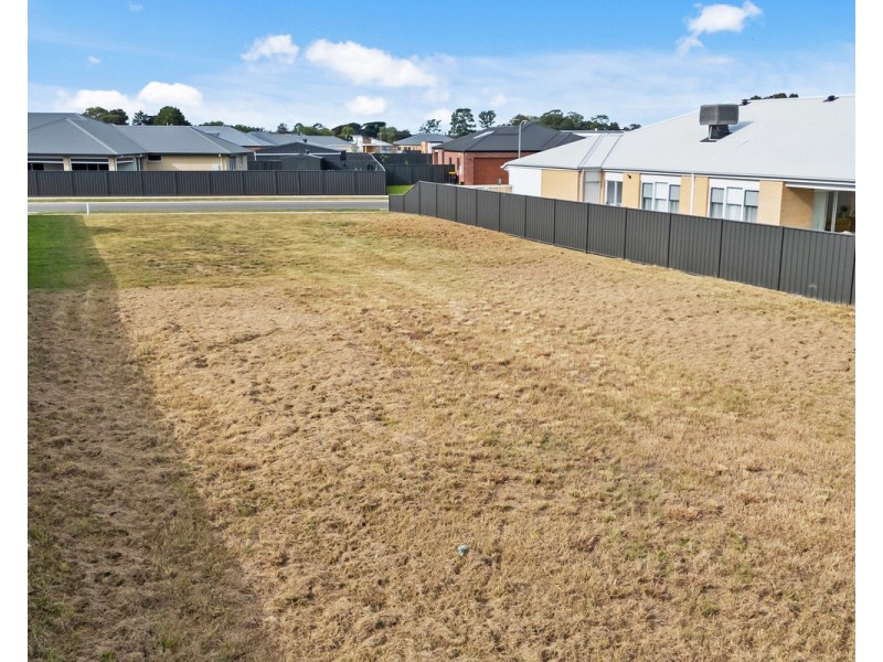 21 Elliman Crescent, Sale VIC 3850