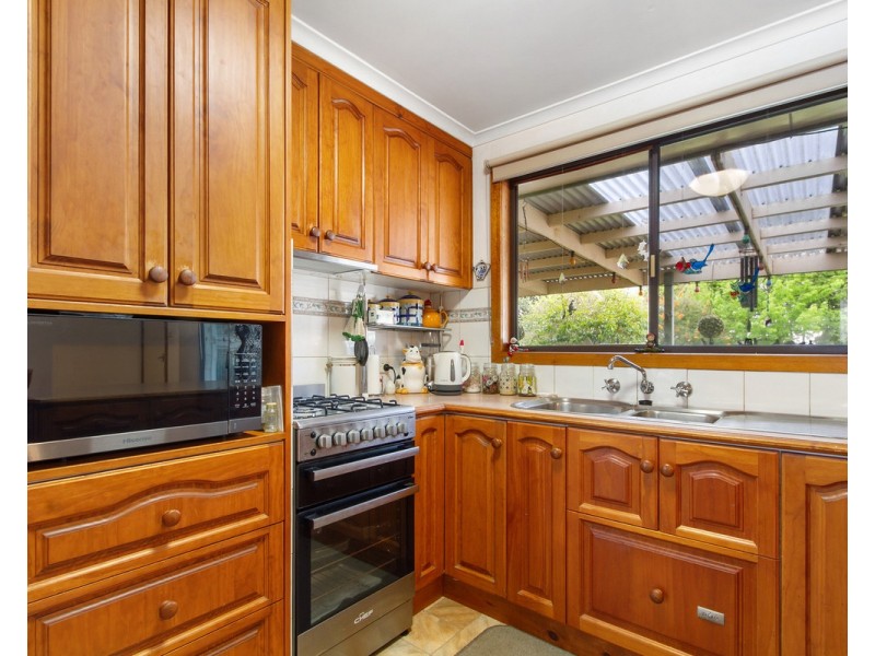 36 Ellen Avenue, Seaspray VIC 3851