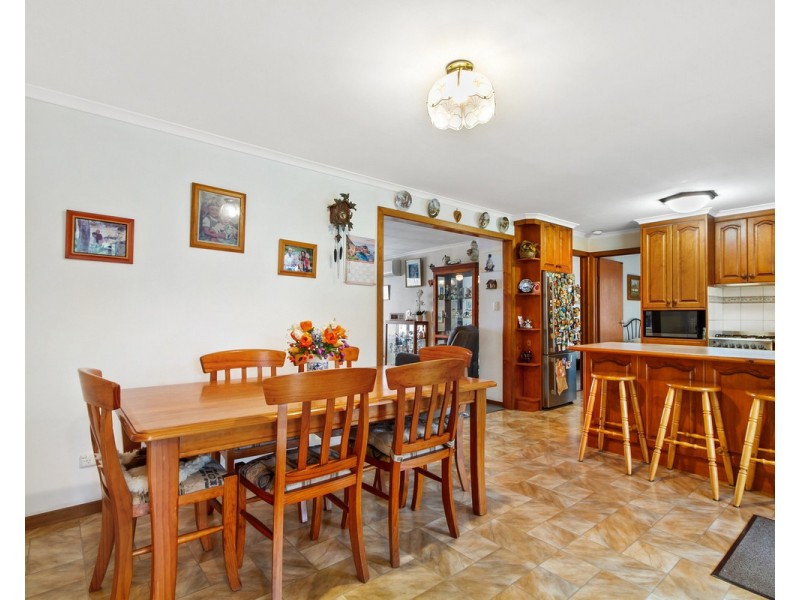 36 Ellen Avenue, Seaspray VIC 3851