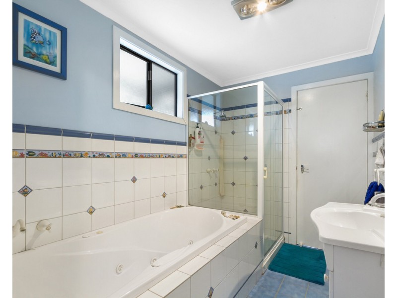 36 Ellen Avenue, Seaspray VIC 3851