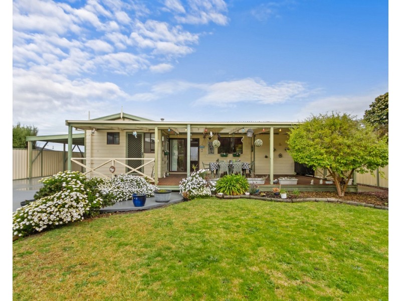 36 Ellen Avenue, Seaspray VIC 3851
