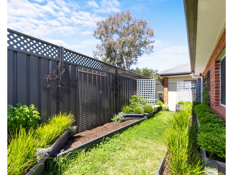 1/44 Mark Avenue, Sale VIC 3850
