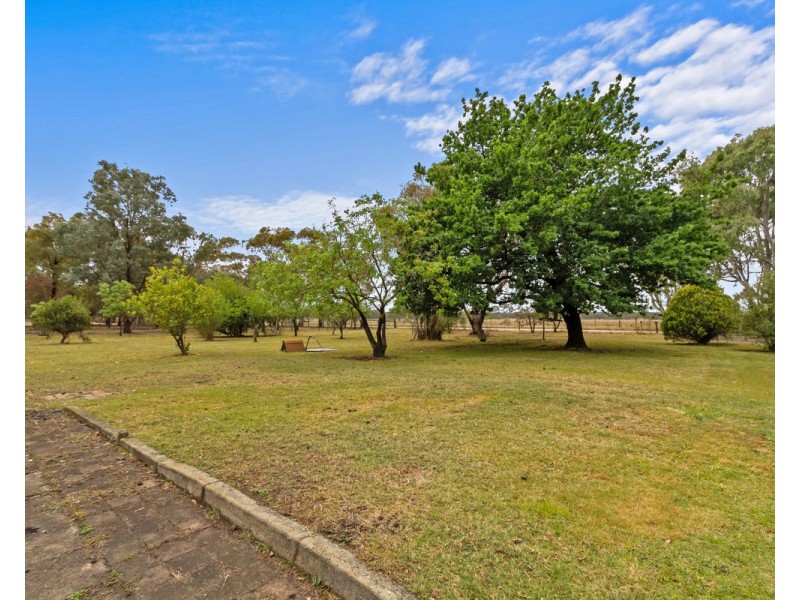 52 Slavins Lane, Stratford VIC 3862