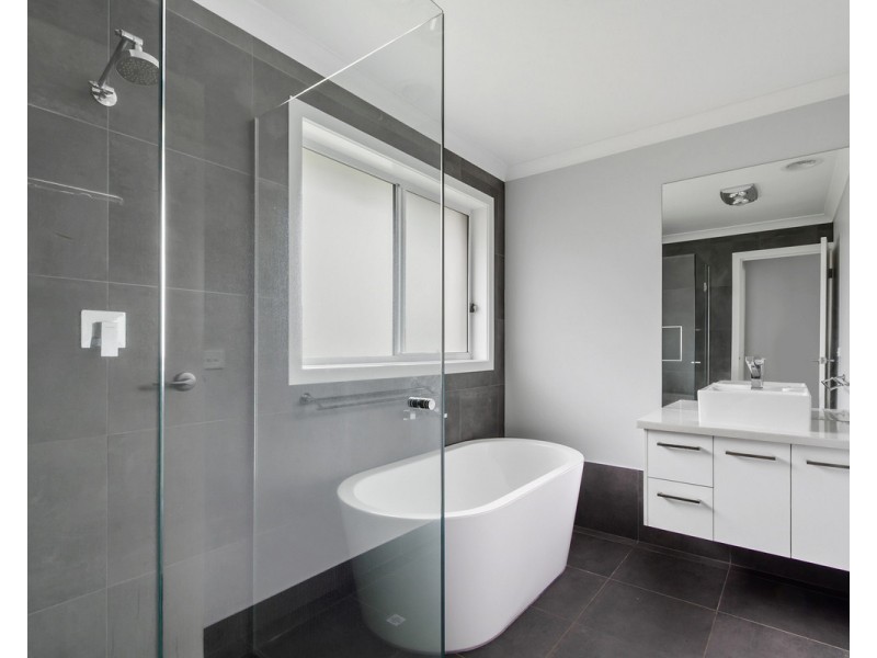 8 Woondella Boulevard, Sale VIC 3850
