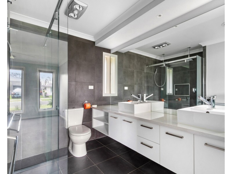 8 Woondella Boulevard, Sale VIC 3850