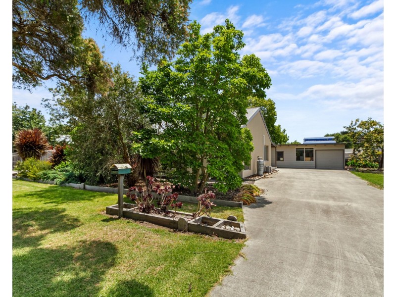 15B Raymond Street, Stratford VIC 3862