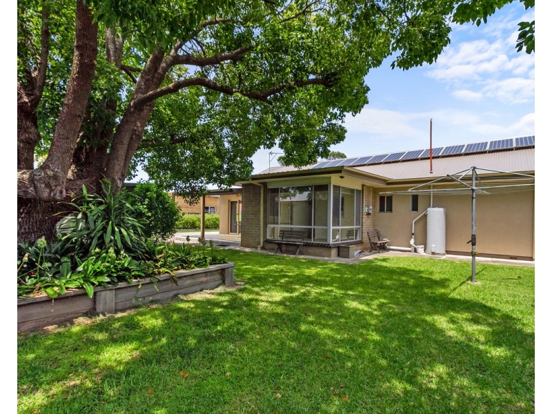 15B Raymond Street, Stratford VIC 3862