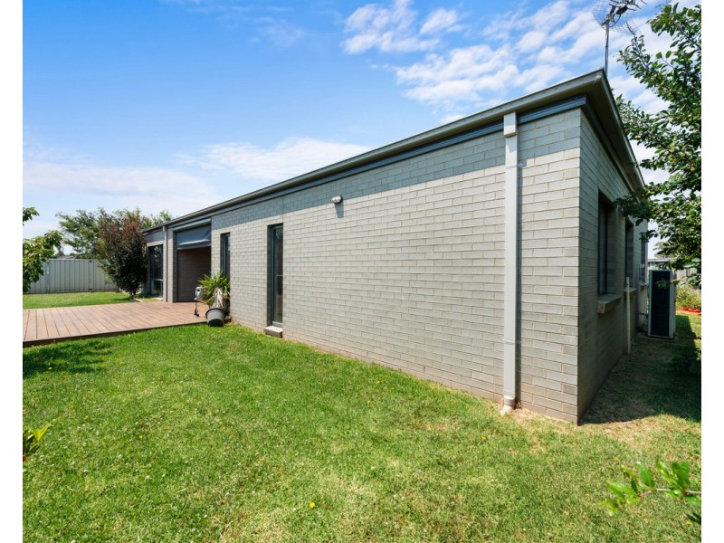 21 Ruthberg Drive, Sale VIC 3850