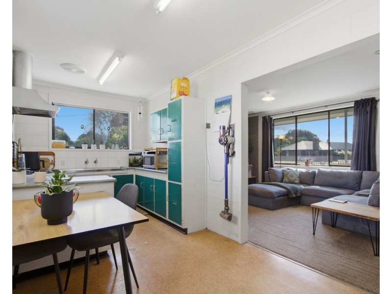 16 Thomson Street, Stratford VIC 3862