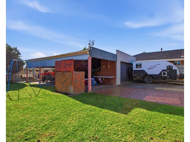 13 Araluen Drive, Sale VIC 3850