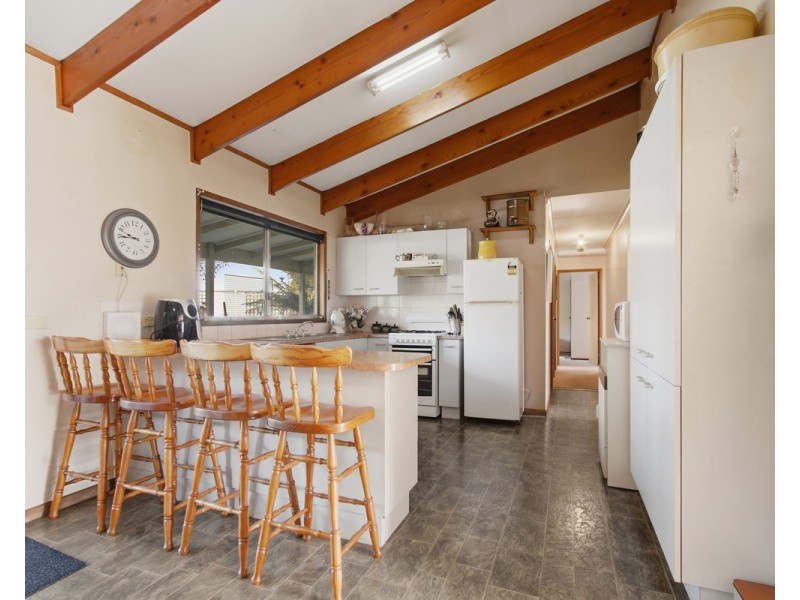 8 Little Street, Stratford VIC 3862