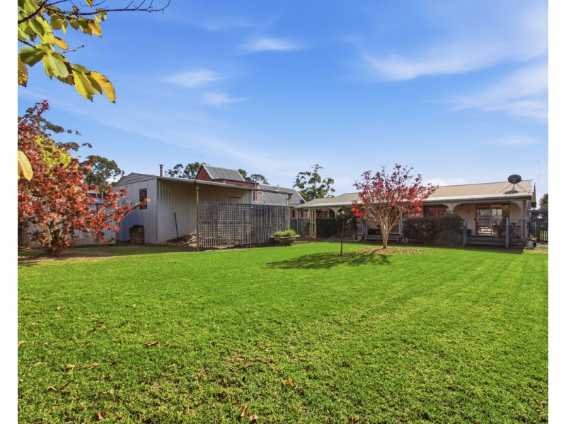 8 Little Street, Stratford VIC 3862